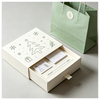 Ensemble d'emballage cadeau de Noël personnalisé rouge de luxe, sacs en papier, boîtes en papier et autocollants avec estampage à chaud, solution d'emballage décorative