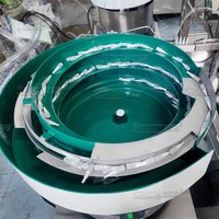 Machine automatique de remplissage et de bouchage de gouttes ophtalmiques avec désaggrégateur de flacons pour le remplissage et le bouchage interne des petits flacons compte-gouttes en plastique