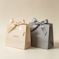 Sac en carton blanc de luxe personnalisé, petit format, avec ruban, pour chaussettes