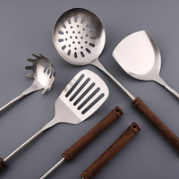 Ensemble d'ustensiles de cuisine Offre Spéciale Ustensiles de cuisine en acier inoxydable avec manche en bois Ustensiles de cuisine en acier inoxydable