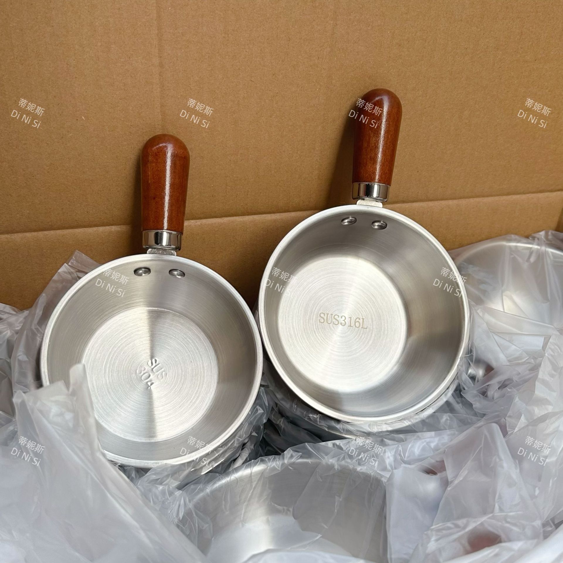 Acier inoxydable 201 - Manche en bois - 17 cm argenté