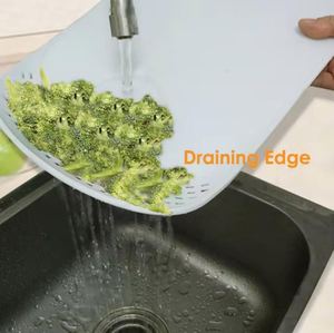Planche à découper et égouttoir 2-en-1 personnalisée sans BPA, tapis de découpe antidérapant pliable en PP de qualité alimentaire - Product Image 4