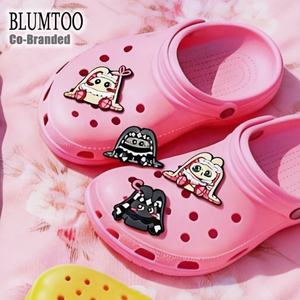 BLUMTOO Co-Brand Adorables Breloques <span class=keywords><strong>de</strong></span> Chaussures en PVC Rose et <span class=keywords><strong>Noir</strong></span>, Accessoires <span class=keywords><strong>de</strong></span> Sabots Kawaii, Tendance pour Enfants et Adultes - Product Image 3