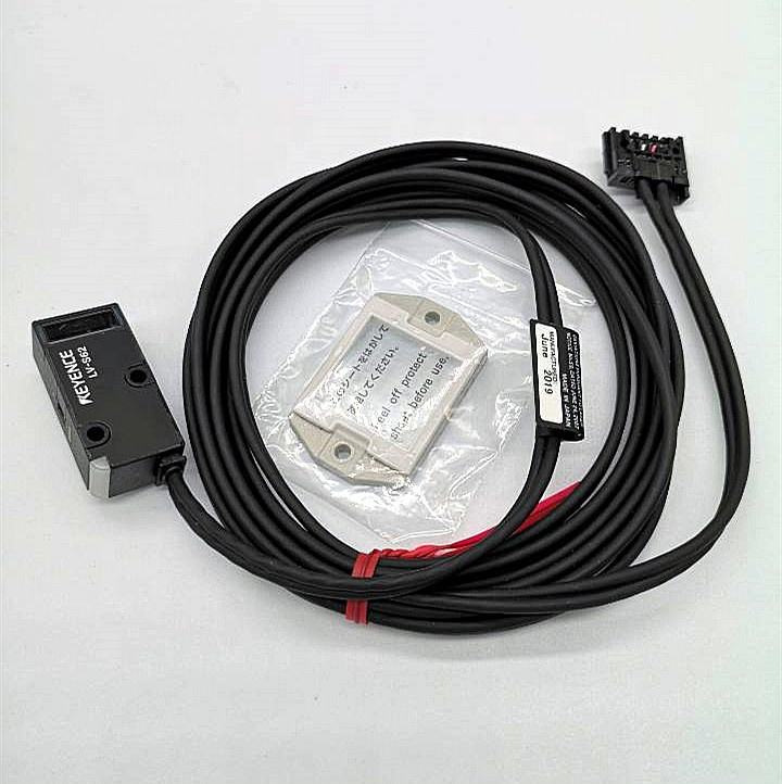 キーエンス LV-S62 超小型デジタルレーザーセンサー 平行光エリア 新品