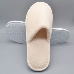 Pantofole <span class=keywords><strong>da</strong></span> Matrimonio Personalizzate con Logo, in Pile Corallo Riciclato, Morbide e Confortevoli, Monouso, per Hotel, Riciclabili e Lavabili - Product Image 6