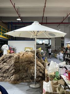 Parasol d'extérieur moderne en aluminium imperméable avec support lumineux et base en granit pour jardin, <span class=keywords><strong>parc</strong></span> et terrasse - Product Image 1