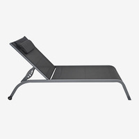 Silla Reclinable Ajustable para Exteriores con Reposacabezas y Ruedas Delanteras, Estructura Metálica, para Patio, Piscina y Jardín