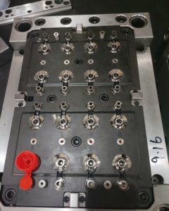 16 sâu răng lật <span class=keywords><strong>Top</strong></span> <span class=keywords><strong>cap</strong></span> khuôn ép nhựa nhà sản xuất khuôn Nắp nhà sản xuất - Product Image 3