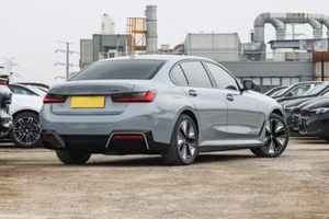 <span class=keywords><strong>B</strong></span>/<span class=keywords><strong>M</strong></span>/w I3 Grigio Skyscraper 2026 EDrive 40L Pacchetto Midnight Sport Autonomia 526km Batteria 70.2kWh - Product Image 6