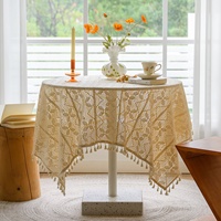 Nappe en coton crocheté style bohème ajourée avec pompons, couverture de table décorative style pastoral pour la décoration intérieure
