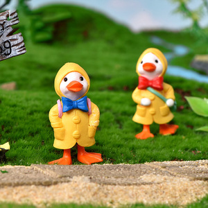 Figuras Animadas de Dibujos Animados para Decoración, Manualidades de Plástico en Miniatura de Patos con Impermeable para Adornos de Escritorio y Decoración del Hogar - Product Image 2
