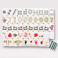 Jeu de tuiles de mahjong américain de luxe en acrylique gravé et sculpté, avec tapis, supports et règle – Vert Verve, jeu de société de mahjong pour le divertissement