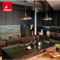 Armoires de cuisine sur mesure Allandcabinet, style moderne, finition laquée mate, panneaux plats en MDF, avec armoires ouvertes