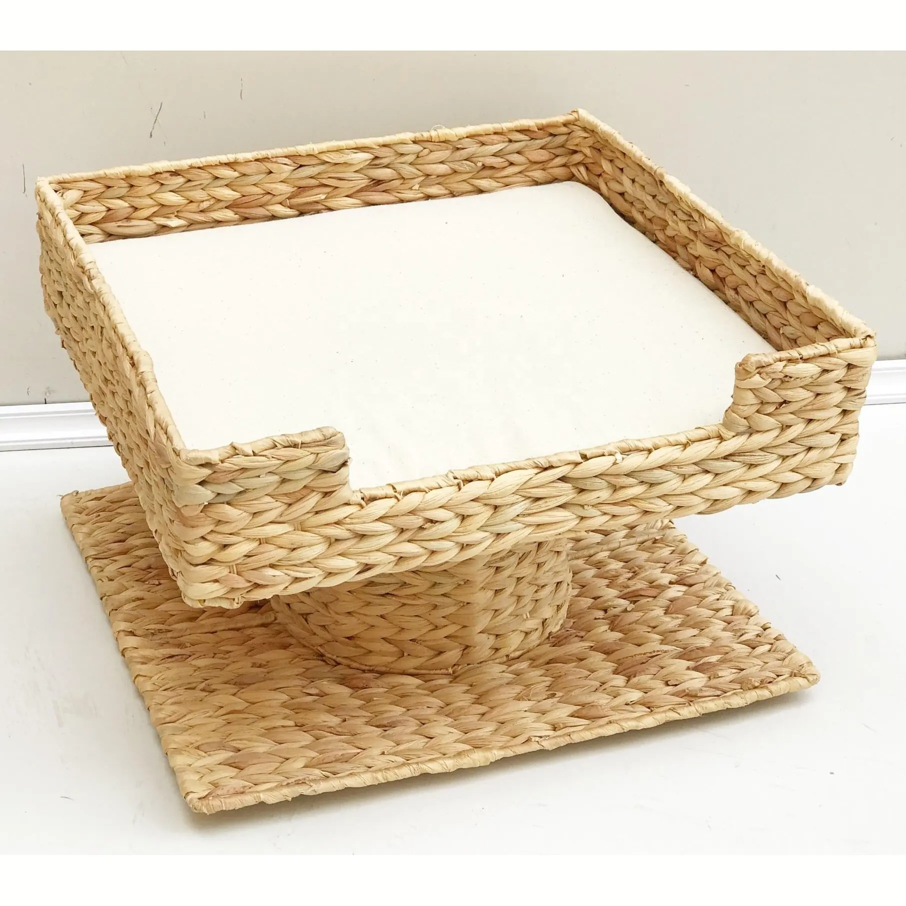 Eco friendly comfortable pet house cute bed for cat and dog water hyacinth wicker wholesales