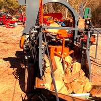 Déchiqueteuse de bois tractable sur route avec essieu à torsion, roues de 15 pouces, fendeur à cale inférieure, pince à 4 voies, moteur 2 cylindres, machine à couper les bûches