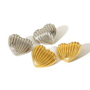 Heart-Shaped <b>Stud</b> Earrings In <b>Titanium</b> Steel With Vertical Stripes 18k Gold Plated For Fashion Jewelry - Product Image 5