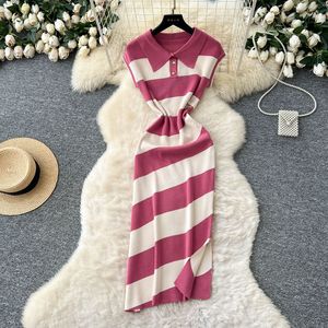 Abito in maglia a righe a contrasto con spalline sottili e maniche corte, stile retrò di lusso, da donna, con cintura in vita - Product Image 3