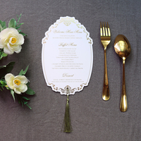 Menú de Boda en Terciopelo Verde Salvia con Monograma y Texto en Dorado, Menús de Boda con Borla