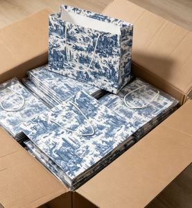 ถุงกระดาษช้อปปิ้งลายสมอเรือสไตล์กองทัพเรือแบบกำหนดเองได้ - Product Image 3
