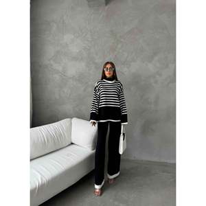 Ensemble tricoté col marin noir pour femme, taille S, haut rayé à manches longues et pantalon assorti - Product Image 3