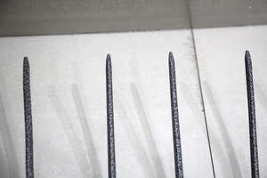 Fourche <span class=keywords><strong>à</strong></span> bouse de terre tournante agricole Fourchette en acier fer <span class=keywords><strong>à</strong></span> quatre dents Houe Plantation Légumes Tournant Ail Manganèse Fourchette en acier - Product Image 2