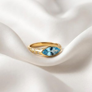 Anillo de Topacio Azul Tallado Marquise Hecho a Mano de Primera Calidad para Mujer, Joyería de Cristal Natural con Engaste de Oro, Estilo Moderno y Minimalista - Product Image 2