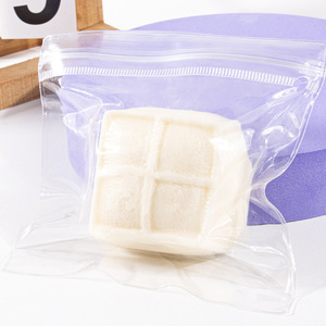 Jouet moelleux de style tofu super doux et épais, design en TPR blanc, rebond lent, soulagement du stress, décompression, cadeau pour enfants de 5 à 7 ans - Product Image 1