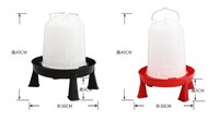Abreuvoir portable pour oiseaux Berys 14L rouge/blanc, abreuvoir pour volailles avec pieds, état neuf, matériau plastique PP, garantie 1 an