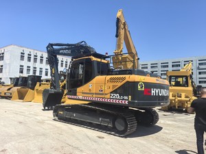 Excavatrice sur chenilles Hyundai 220LC-9S d'occasion, d'origine coréenne, 22 tonnes, de taille moyenne, pour projets de construction - Product Image 2