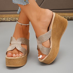 Nouvelles sandales <span class=keywords><strong>compensées</strong></span> décontractées à semelle épaisse rehaussante pour femme, taille petite, tendance et polyvalentes, modèle 2025 - Product Image 2