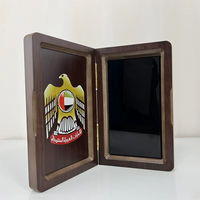 Médaille en bois massif en forme de rectangle Trophée de récompense en verre de cristal d'affaires Prix de plaque en bois personnalisé avec conception personnalisée