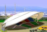 Structure architecturale en membrane tendue à ossature métallique avec revêtement ignifuge pour la décoration de parkings et de parcs, soudage et découpe