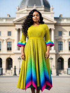 فستان كنيسة أبيض مطوي بتدرج لوني للنساء ذوات المقاسات الكبيرة، بأكمام 3/4، فستان رسمي طويل للمناسبات مع أساور متباينة - Product Image 5