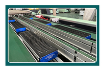 Ligne de production de panneaux de porte CNC à quatre voies avec convoyeur à rouleaux et équipement de découpe de chants à positionnement automatique