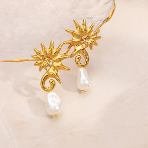 Pendientes Colgantes de Perla en Espiral con Caballito de Mar, Chapados en Oro de 18k, Acero Inoxidable, para Uso Diario - Product Image 4