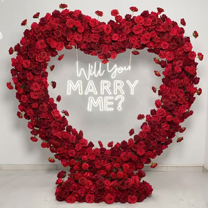 Arco di Fiori Artificiali a Forma di Cuore Rosso per Matrimoni, Proposte di Matrimonio e Decorazioni di San Valentino - Product Image 1