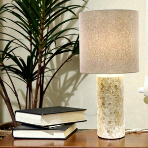 Lampe de table artisanale en nacre avec incrustations de coquillages, éclairage LED électrique à intensité variable pour des espaces de vie élégants - Product Image 1