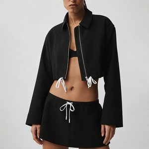 ชุดแจ็คเก็ตครอปตัวสั้นแบบผูกเชือก 2 ชิ้น ยี่ห้อ YIYI พร้อมกระเป๋า ชุดกระโปรงเทนนิสเอวผูกเชือกสำหรับผู้หญิง พร้อมกางเกงขาสั้นในตัว - Product Image 4