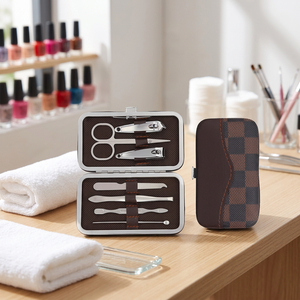 Juego de cortaúñas personalizado en caja de cuero, fabricante de regalos con impresión de LOGO, cortaúñas personalizado para el hogar. - Product Image 1