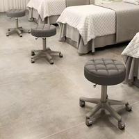 Moderner Minimalistischer Friseurstuhl aus PU-Leder mit Metallrahmen, Drehbar und Höhenverstellbar, Komfortables Möbelstück für Salons im Großhandel