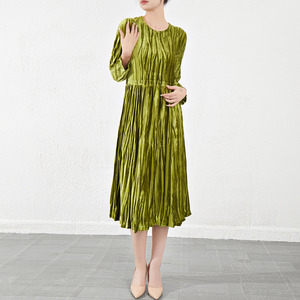 Abito da sera da donna in <span class=keywords><strong>velluto</strong></span> ispessito, nuovo modello autunno 2026, a maniche lunghe, girocollo, plissettato, di media lunghezza - Product Image 2