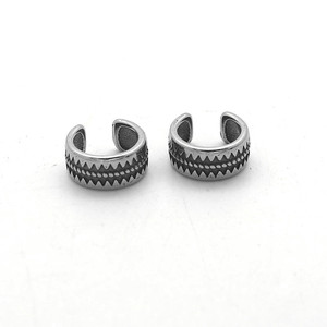 Pendientes de clip yunnique con patrón geométrico de acero de titanio para hombre, estilo punk, joyería para fiesta, sin perforación, clips para las orejas de acero inoxidable - Product Image 2