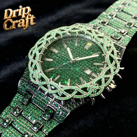 Montre pour homme avec cadran unique hip-hop, design épineux et zircon incrusté, grand cadran vert entièrement serti de zircons, cadeau de vacances, vente en gros.