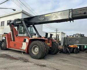 Grue de levage portuaire de 45 tonnes DRF450 fabriquée par Kalmar Fantuzzi Konecrane, utilisée pour le manutention de conteneurs et de conteneurs porte-conteneurs. - Product Image 5