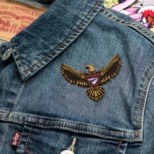 Pin de esmalte de Metal personalizado de fábrica sin pedido mínimo, logotipo de pájaro de estilo japonés, chapado de cobre atractivo para estampado de Pin de solapa - Product Image 1