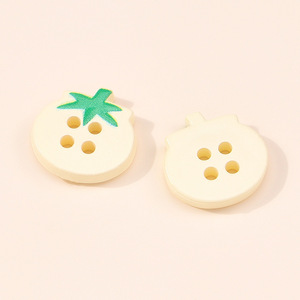 Boutons-pression décoratifs à quatre trous en forme de tomate de dessin animé mignonne pour enfants, idéaux pour <span class=keywords><strong>la</strong></span> couture de pulls, cardigans, manteaux et vestes - Product Image 5