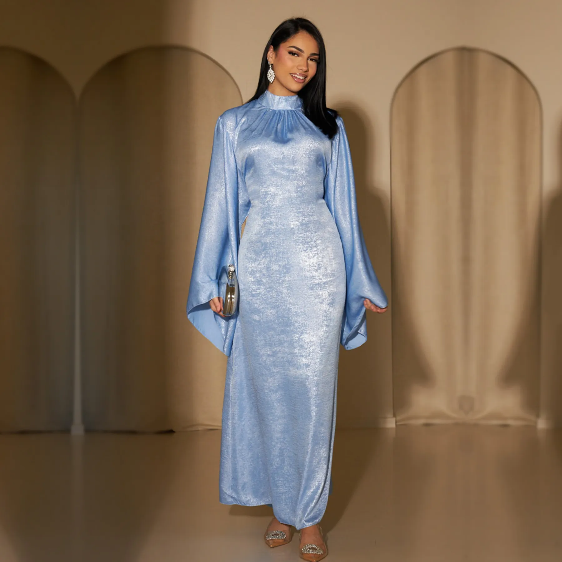 Hochwertiger glänzender Polyester solide Farbe mit gebundener Taille und ausgestreckten Ärmeln für langes muslimisches Damenkleid