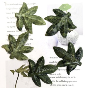 คริสตัลธรรมชาติแกะสลักด้วยมือพลอยสีเขียว<span class=keywords><strong>ใบ</strong></span>เมเปิ้ล Xiuyan ขัดใบหยกสำหรับตกแต่งบ้าน - Product Image 2