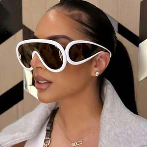 Lunettes de soleil surdimensionnées à verres uniques UV400 avec logo personnalisé, nouvelle mode 2025, pour hommes et femmes - Product Image 5