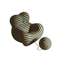 Fauteuil UP 50 Style Mamma's Hug, fauteuil lounge tout en mousse avec tissu rayé et ottoman en forme de boule